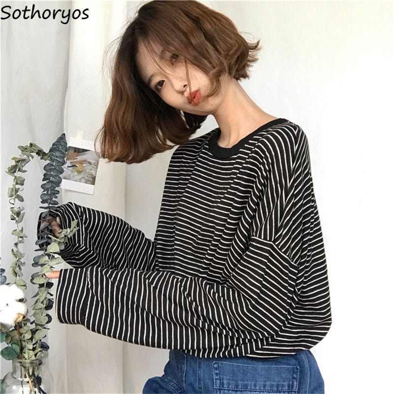 Elegantes gestreiftes Langarm-T-Shirt im koreanischen Stil