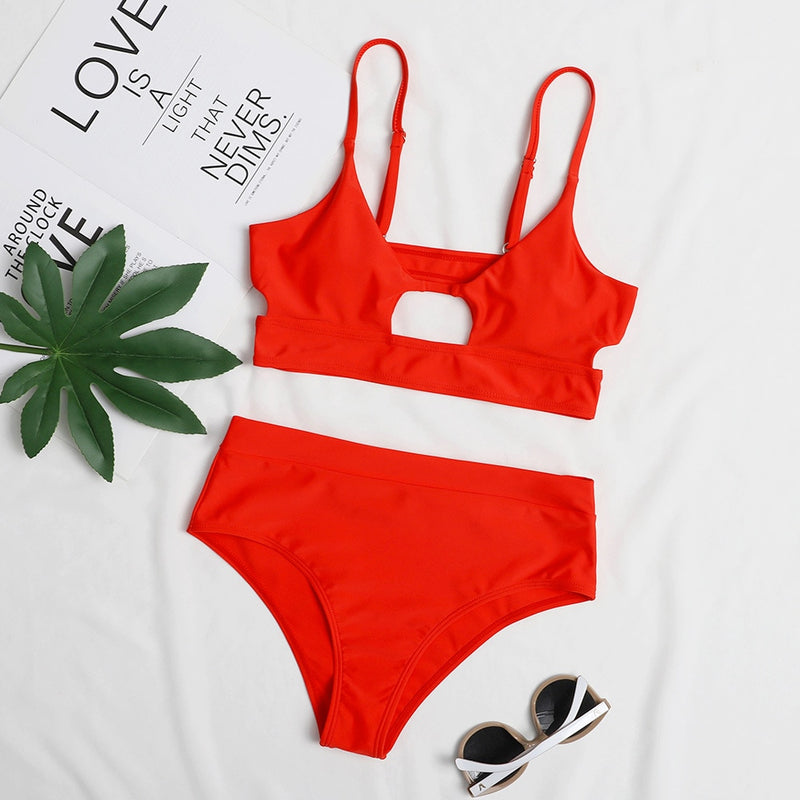 Hoch taillierter koreanischer Bikini mit hohem Schnitt