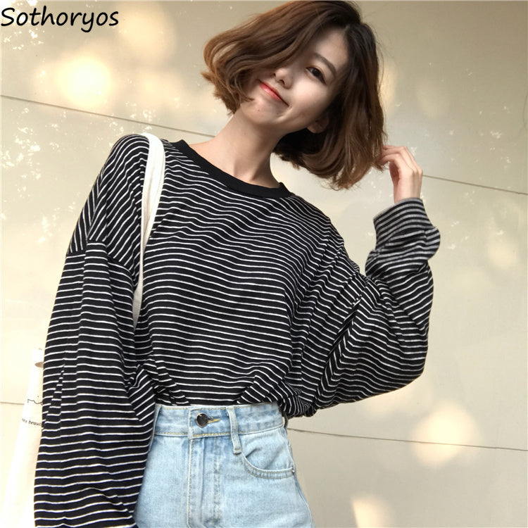 Elegantes gestreiftes Langarm-T-Shirt im koreanischen Stil