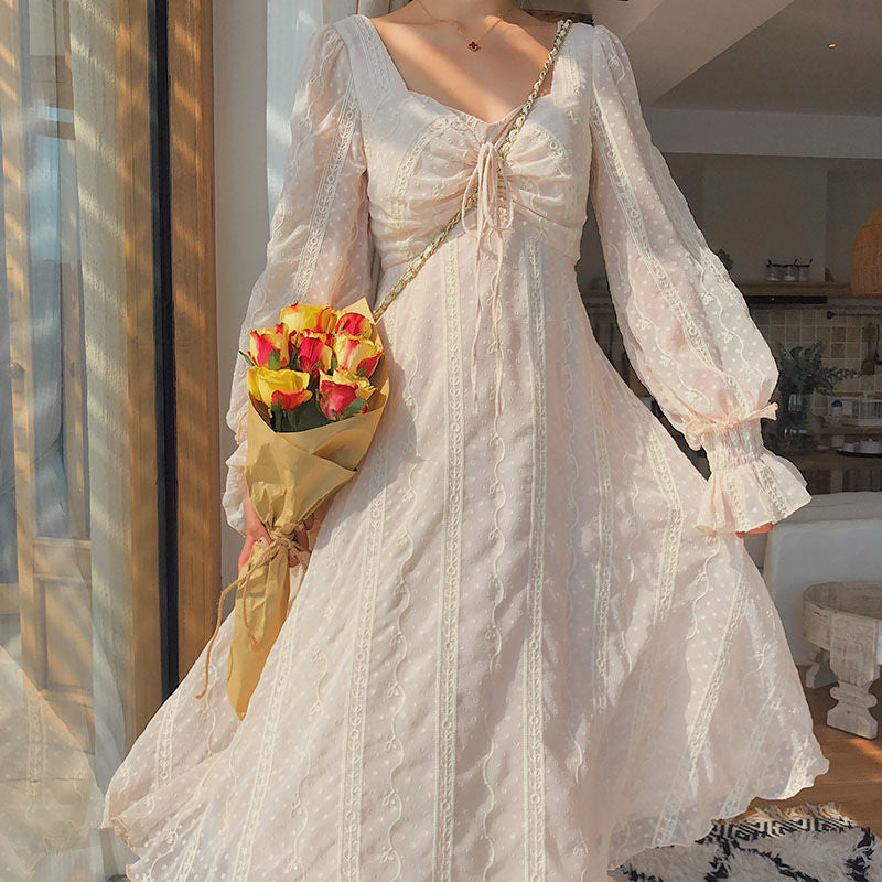 Robe blanche coréenne brodée