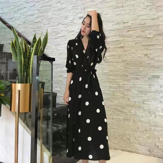 Robe noire coréenne à pois